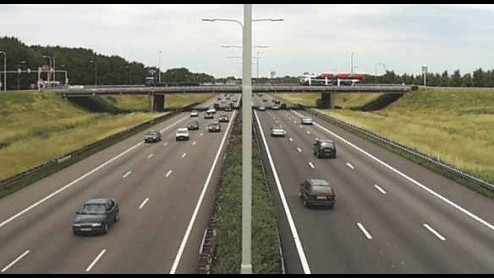 Gisteravond heeft minister Schultz van Haegen van Infrastructuur gezegd dat in principe vanaf maart volgend jaar de maximum snelheid op bepaalde snelwegen wordt verhoogd naar 130 km/h. Of het milieute