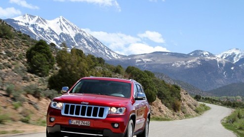 Begin januari staat de compleet nieuwe Jeep Grand Cherokee bij de dealers. De vormgeving evolueerde, onderhuids vond een heuse revolutie plaats met nieuwe aandrijflijnen en een onafhankelijke wielopha
