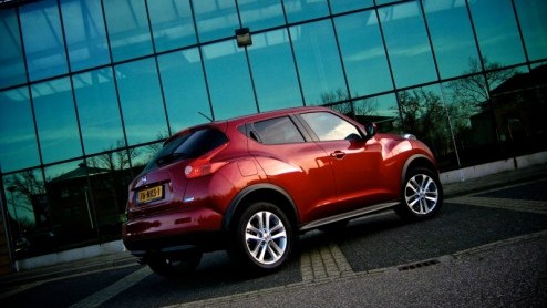 Iedereen treedt wel eens buiten het boekje, zo ook Nissan en Toyota. Beide merken hebben ieder hun staaltje out of the box-denken in het modelgamma opgenomen. Voor zowel de nieuwe rebelse Juke als op