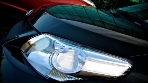 Iedereen treedt wel eens buiten het boekje, zo ook Nissan en Toyota. Beide merken hebben ieder hun staaltje out of the box-denken in het modelgamma opgenomen. Voor zowel de nieuwe rebelse Juke als op