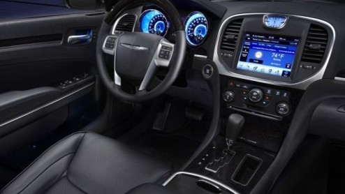 Het is nu officieel; de nieuwe Chrysler 300 is een feit. De Amerikaanse sedan grondig opgefrist het jaar 2011 in met meer glansrijke presentatie en een gerestyled interieur.