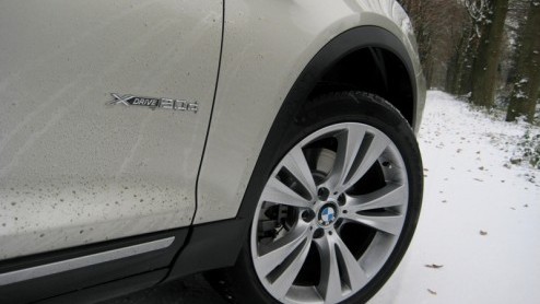 De BMW X3 is back in business. Niet dat de eerste generatie met 38% verkoopaandeel in de X-familie een ondergesneeuwd bestaan heeft geleid, maar nu de concurrentie verder is toegenomen en 'een maatje