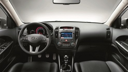 Kia maakt vandaag de vernieuwde pro_ceed officieel. Hierbij is vooral de neus in het nieuw gestoken, want eerder profiteerde de driedeursvariant al van een nieuw interieur. Onder de motorkap doet een