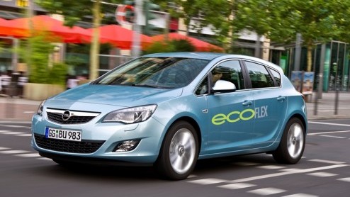 Door de Astra 1.3 CDTI ecoFLEX vanaf nu met een start/stop-systeem uit te rusten is de spaarzame Opel nog zuiniger geworden. Het gemiddelde verbruik naar 3.9l/100km en dat komt overeen met slechts 104
