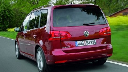 Volkswagen is de laatste tijd flink druk geweest met het bijwerken van het modelgamma. Die vernieuwingsdrift omvat zowel nieuwe modellen als ingrijpende facelifts. De Touran valt in die laatste catego