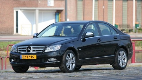 Mercedes-Benz heeft er de laatste jaren steeds meer concurrenten bijgekregen. Naast BMW heeft Audi zich ontpopt tot geduchte tegenstrever, die Das Haus op sommige gebieden  zoals bijvoorbeeld zicht