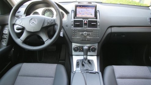Mercedes-Benz heeft er de laatste jaren steeds meer concurrenten bijgekregen. Naast BMW heeft Audi zich ontpopt tot geduchte tegenstrever, die Das Haus op sommige gebieden  zoals bijvoorbeeld zicht
