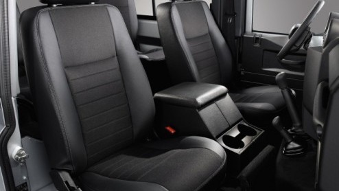 Land Rover heeft op de Autosalon van Brussel de aloude Defender in de schijnwerpers gezet. De Britten komen met een Limited Edition die in ons land de naam Defender Rough zal gaan dragen. Naast unieke