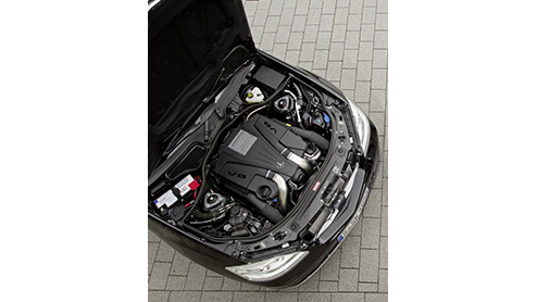 Downsizen doet Mercedes-Benz voortaan ook in de hoogste klasse. Voor de S 500 nemen de Duitsers afscheid van de 5.5 liter achtcilinder en verwelkomen een splinternieuwe 4.7 liter variant met turbotech
