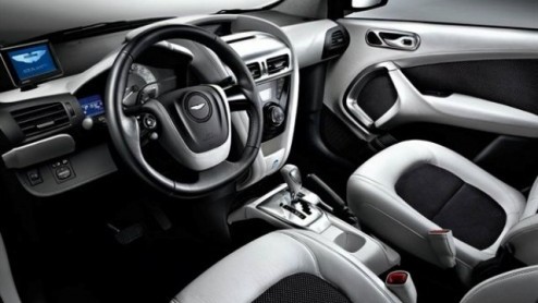 Een Toyota iQ niet speciaal genoeg en een extra zakcentje op zak? Kijk dan eens naar de Aston Martin Cygnet. De van Britse allure voorziene Japanner is nu in productie en verschijnt dan bij de aftrap 