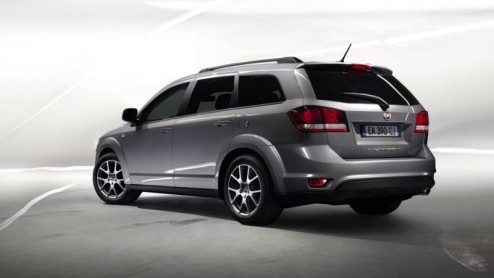 Fiat heeft de eerste fotos van de Freemont wereldkundig gemaakt. Goh, deze auto lijkt als twee druppels water op de Dodge Journey? Klopt als een bus. Dit is de eerste spruit als gevolg van de samenwe