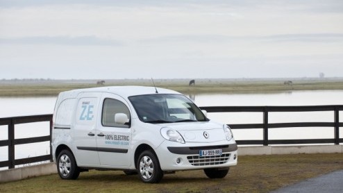 Voor Renault is de tijd nu rijp om elektrische autos op de markt te gaan brengen. De Fransen pakken die gedachte zeer voortvarend aan en hebben vanaf oktober dit jaar twee en in 2012 vier modellen in