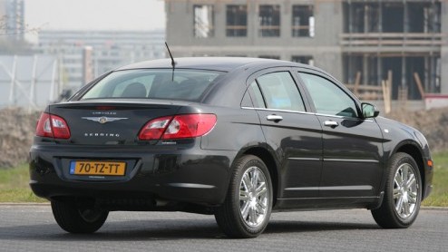 Met veel minder tamtam dan we het laatste jaar van zustermerk Dodge gewend zijn zet Chrysler een nieuwe generatie van de Sebring in de markt. Maar de relatieve stilte rond de introductie lijkt de rumo