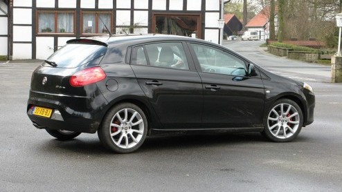 Als je op de naam af moet gaan, lijkt de nieuwe Fiat voor de compacte middenklasse een stapje terug, want die heet weer Bravo. Maar in werkelijkheid zijn het twee stappen vooruit, vooral bij het desig