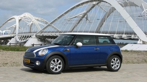 Het motorengamma van de Mini is nu compleet, want een 1,4 liter 95 pk instapversie en een diesel zijn aan de reeks toegevoegd. Bij de vorige Mini zag de importeur de dieselversie voor Nederland niet z