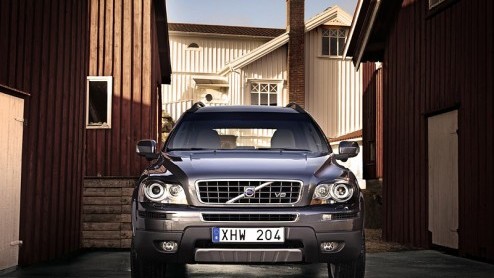 Volvo maakt zich al een beetje op voor de komst van een kleinere SUV, de XC60. Dat mag je opmaken uit de verdwijning van de goedkoopste basismotor in de XC90, de 2.5T. De instapper is nu de 3,2 liter 