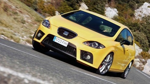 Aan de sportuitrusting van de Seat Leon Cupra ontbreekt weinig. Hij is onwaarschijnlijk snel, heeft een uitmuntend weggedrag en ziet er van binnen en van buiten zeer smakelijk uit. Bovendien is hij oo