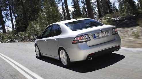 Saab heeft de 9-3 een flinke facelift gegeven en zet daarbij hoog in op bio-brandstof. Niet alleen omdat het beter is voor het milieu, maar ook omdat het sterkere motoren oplevert.