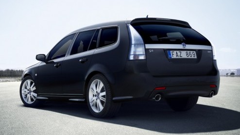 Saab heeft de 9-3 een flinke facelift gegeven en zet daarbij hoog in op bio-brandstof. Niet alleen omdat het beter is voor het milieu, maar ook omdat het sterkere motoren oplevert.