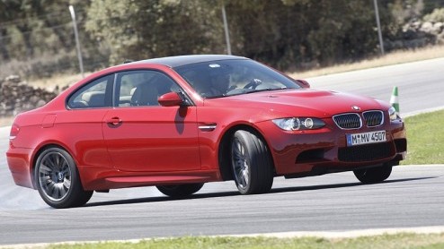 Bij de eerste kennismaking met de nieuwe BMW M3 hinken we een beetje op twee gedachten. Wat een prachtig klinkende en presterende sportmachine staat er onder de motorkap (met bult) van deze nieuwste M
