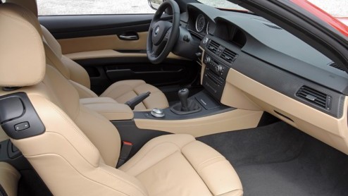 Bij de eerste kennismaking met de nieuwe BMW M3 hinken we een beetje op twee gedachten. Wat een prachtig klinkende en presterende sportmachine staat er onder de motorkap (met bult) van deze nieuwste M