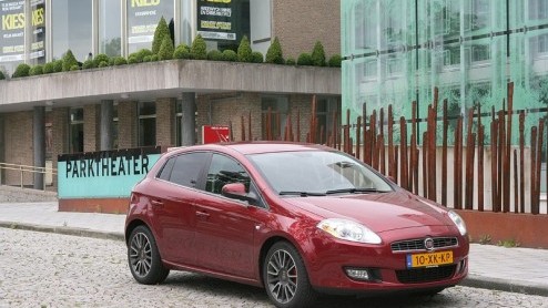 De turbocompressor is bezig aan een krachtige comeback. Maar dit keer wordt hij niet zozeer toegepast voor sportieve doeleinden, maar uit economische motieven. Brandstofverbruik en CO2-uitstoot moeten