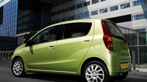 De nieuwe Cuore van Daihatsu belooft zo zuinig te zijn dat de Nederlandse importeur van de introductie voor ons een zuinigheidswedstrijdje heeft gemaakt. Maar geen enkele deelnemer weet met de zuinig