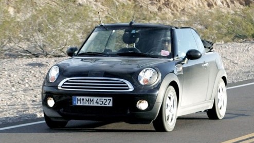 Mini maakt haast met de completering van het gamma. Na de Clubman staat de cabriolet op het programma, die in het voorjaar van 2008 op de markt zal komen. Nabij het Amerikaanse hoofdkwartier werd dit 