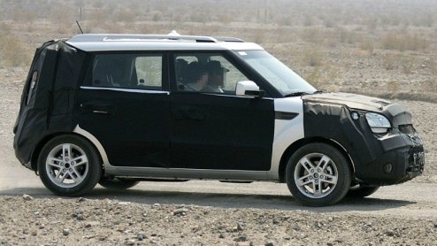 Kia gaat onverdroten verder met de uitbreiding van het modelgamma. Voor eind 2008 of begin 2009 staat de Soul op het programma, een wat vierkantige MPV-achtige creatie.