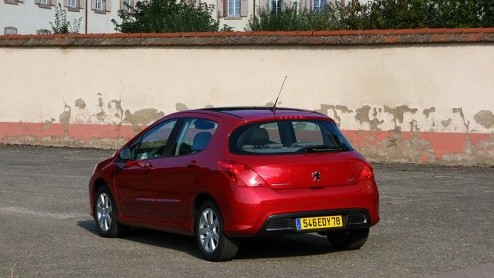 Peugeot wisselt bij de middenklasse van eindcijfer, want de 307 wordt opgevolgd door de 308. Maar een ingrijpend andere benadering is de nieuwkomer niet, wel een doordachte evolutie van de 307.
