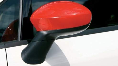 Abarth is terug. Fiat heeft de befaamde tuningfirma nieuw leven ingeblazen en het bedrijf zelfs tot een heus automerk verheven. Hun eersteling, de Grande Punto Abarth, belooft veel  en er komt ook al