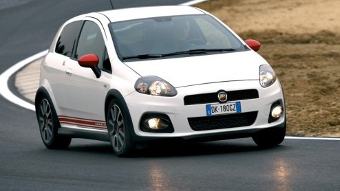 Abarth is terug. Fiat heeft de befaamde tuningfirma nieuw leven ingeblazen en het bedrijf zelfs tot een heus automerk verheven. Hun eersteling, de Grande Punto Abarth, belooft veel  en er komt ook al