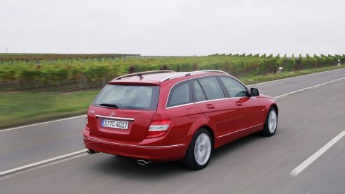Voor het eerst gebruikt Mercedes-Benz de aanduiding Estate in het gamma en wordt de term combi dus overboord gezet om de stationwagen van de C-klasse aan te duiden. Maar gelukkig is het comfort in de 