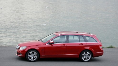 Voor het eerst gebruikt Mercedes-Benz de aanduiding Estate in het gamma en wordt de term combi dus overboord gezet om de stationwagen van de C-klasse aan te duiden. Maar gelukkig is het comfort in de 