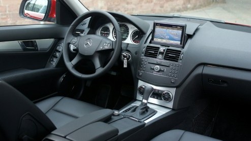 Voor het eerst gebruikt Mercedes-Benz de aanduiding Estate in het gamma en wordt de term combi dus overboord gezet om de stationwagen van de C-klasse aan te duiden. Maar gelukkig is het comfort in de 