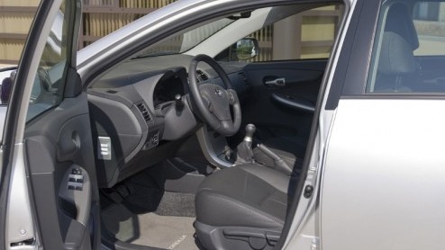 De Toyota Corolla moest aanvankelijk wijken voor de hatchback Auris, die beter op de West-Europese wensen is toegesneden. Maar nu is de Corolla als sedan toch weer terug en hij is beter dan ooit.