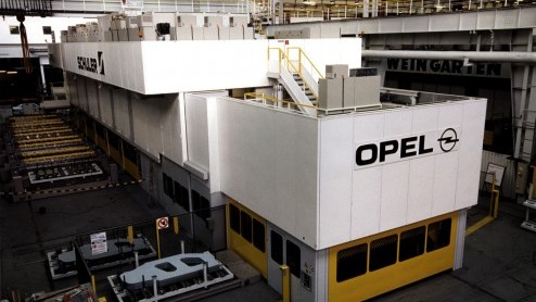 Opel ondersteunt productoffensief met aannemen van 350 nieuwe ingenieurs. Moet bijdragen aan komst 23 nieuwe modellen en 13 nieuwe motoren tot en met 2016.