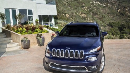 Nieuwe Jeep Cherokee krijgt gezicht, voorafgaand aan de New York Auto Show.