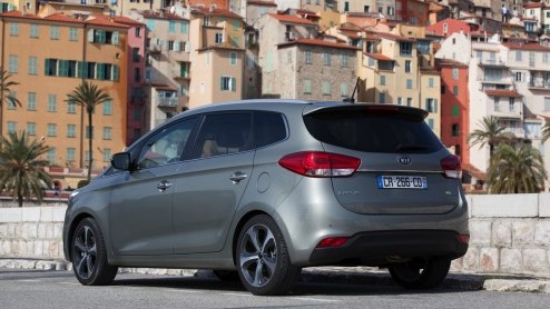 Autotest nieuwe Kia Carens, een MPV met standaard zevenzitplaatsen en verrassend goed rijgedrag.