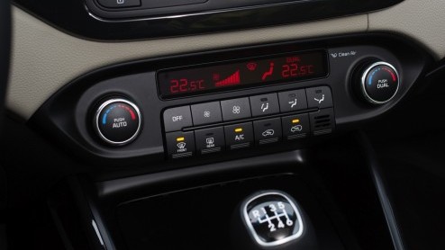 Autotest nieuwe Kia Carens, een MPV met standaard zevenzitplaatsen en verrassend goed rijgedrag.