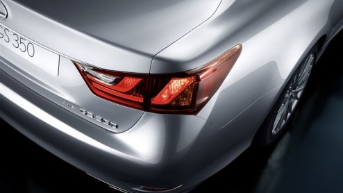 Nu is hij officieel; de nieuwe Lexus GS. Op Pebble Beach Concours dElegance in Californi is de nieuwe sedan als GS 350 onthuld. Deze is vrijwel identiek aan de hybrideversie die voor ons land geplan