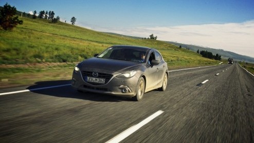 Nieuwe Mazda3 rijdt van zijn roots naar de IAA Frankfurt in Mazda Route3  Hiroshima to Frankfurt Challenger Tour 2013 .