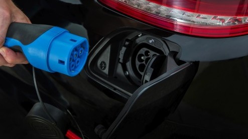 Mercedes S 500 Plug-in Hybrid debuteert tijdens IAA en komt in 2014 op de markt. De eerste stekkerhybride van Mercedes-Benz met 14% bijtelling.