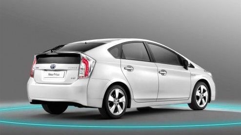 De nieuwe Toyota Prius wordt in maart 2012 in ons land verwacht. Hij is rijker uitgerust, stuurt strakker en de neus is dynamischer vormgegeven. Daarnaast is de nieuwe Prius tot 1.200 euro scherper ge