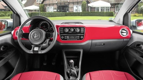 Volkswagen cross up is nu te bestellen bij de dealer maar staat vanaf november in de showroom. Prijzen beginnen bij 14.260 euro.