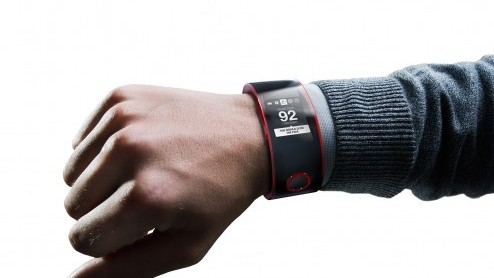 Nissan komt met een heuse smartwatch. De Nismo Watch Concept is een intelligent horloge dat de prestaties van zowel de auto als de bestuurder registreert.