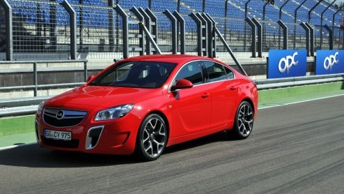 Het Opel Performance Center heeft onlangs twee nieuwe uitvoeringen aan het OPC-assortiment toegevoegd, de Insignia OPC Unlimited en de Corsa OPC Nrburgring Edition. Op de EuroSpeedway Lausitz, iets o