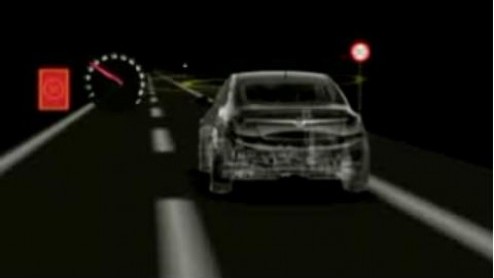De techniek staat voor niets. De nieuwe Opel Insignia kan namelijk worden uitgerust met Opel Eye technologie, waarbij verkeersborden met snelheidslimieten en het wegdek kan worden uitgelezen. Zo kan d