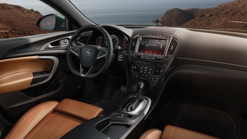 Vanafprijs Opel Insignia Country Tourer bekend gemaakt; 45.995 euro voor de 2.0 SIDI turbobenzinemotor met 250 pk en vierwielaandrijving.