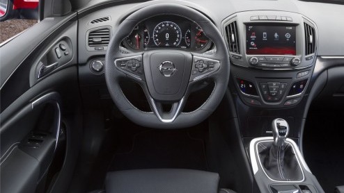 Ook topmodel Insignia OPC profiteert van de wijzigingen die Opel heeft doorgevoerd aan de Insignia. De OPC-versie debuteert net als zijn minder vermogende broertjes op de IAA in Frankfurt.